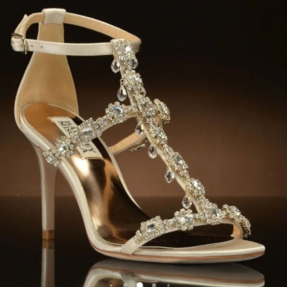 BRAND NEW BADGLEY MISCHKA JEWELED T-STRAP WOMEN"S SANDALS - Picture 13 of 16